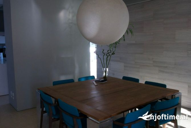 Shtepi ne shitje Apartament ne Tirane, 3+1, Mobilimi E mobiluar, Pagesa 700,000  Euro.