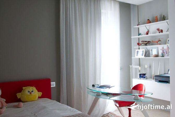Shtepi ne shitje Apartament ne Tirane, 3+1, Mobilimi E mobiluar, Pagesa 700,000  Euro.