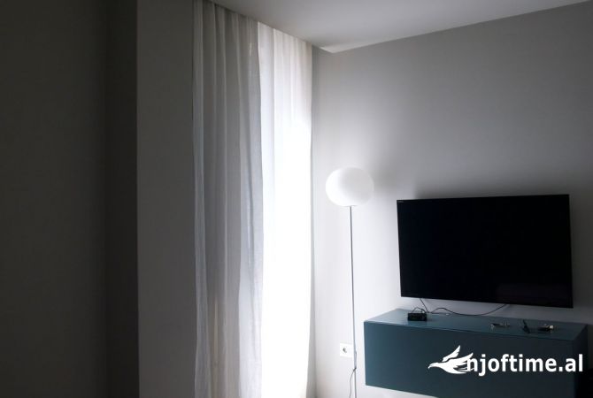 Shtepi ne shitje Apartament ne Tirane, 3+1, Mobilimi E mobiluar, Pagesa 700,000  Euro.