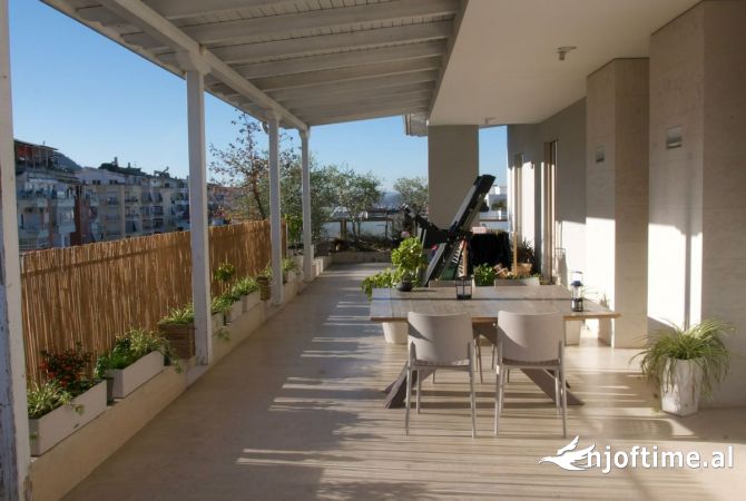 Shtepi ne shitje Apartament ne Tirane, 3+1, Mobilimi E mobiluar, Pagesa 700,000  Euro.