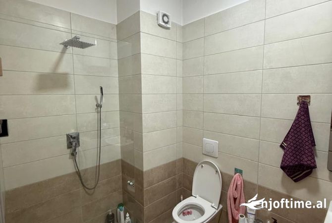 Shtepi ne shitje Apartament ne Tirane, 1+1, Mobilimi E mobiluar, Pagesa 135,000  Euro.