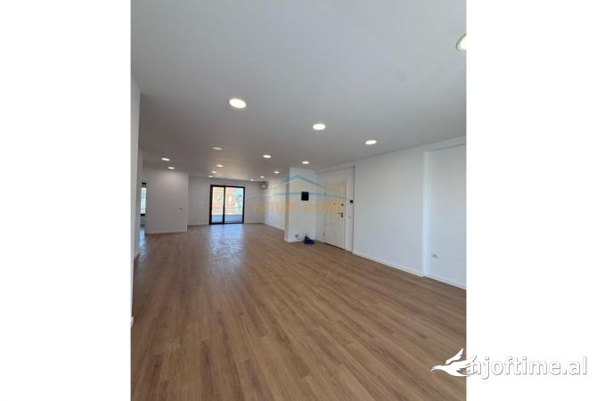 Ambient biznesi me qera 1+1 ne Tirane - 2,500 Euro