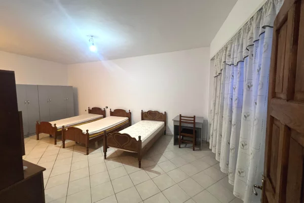 Shtepi me qera 1+1 ne Tirane - 30,000 Leke