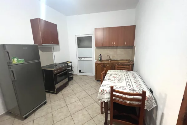 Shtepi me qera 1+1 ne Tirane - 30,000 Leke