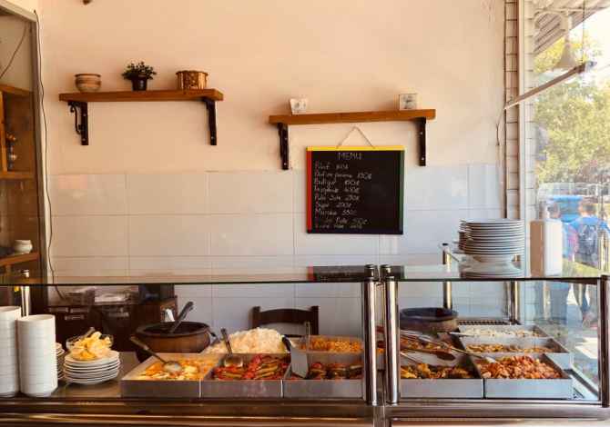 Shitet biznesi Shtepia e qoftes