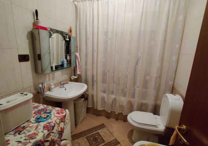 Shtepi ne shitje  ne Tirane, 3+1, Mobilimi Bosh, pa mobiluar, Pagesa 280,000  Euro.