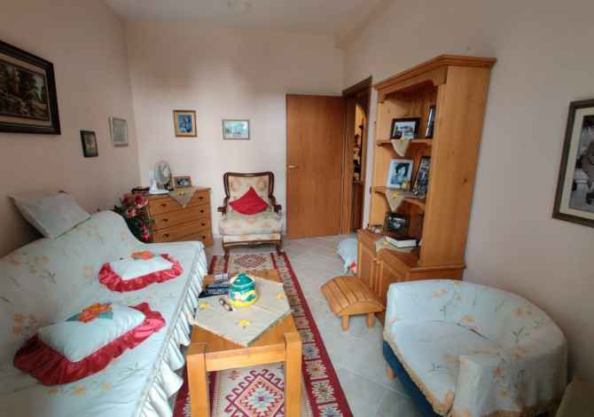 Shtepi ne shitje  ne Tirane, 3+1, Mobilimi Bosh, pa mobiluar, Pagesa 280,000  Euro.