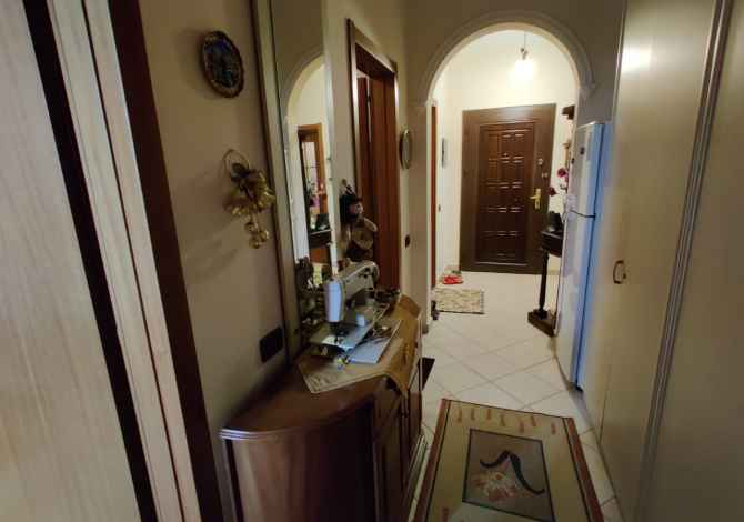 Shtepi ne shitje  ne Tirane, 3+1, Mobilimi Bosh, pa mobiluar, Pagesa 280,000  Euro.