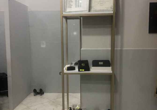 💥 Shiten pajisjet per kompletim total per butik bashke me veshje te reja!💥 