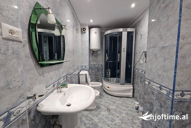 Shtepi ne shitje Apartament ne Tirane, 2+1, Mobilimi Bosh, pa mobiluar, Pagesa 165,000  Euro.