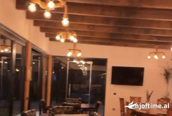 Ambient biznesi me qera 2+1 ne Durres - 1,000 Euro