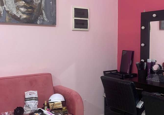 Dyqan me qera aktualisht parukeri i mobiluar