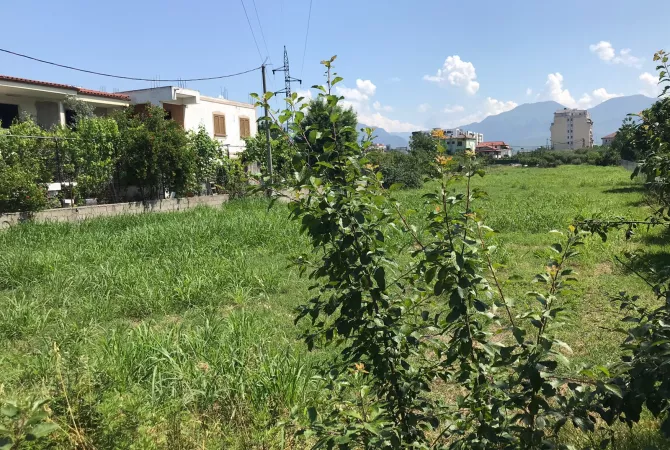 Truall ose Toke ne Tirane - 82,000 Euro