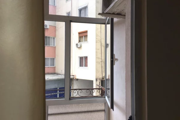 Shtepi me qera 2+1 ne Tirane - 40,000 Leke