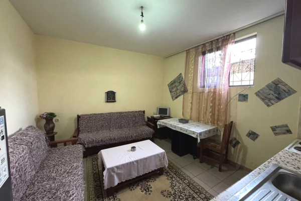 Shtepi me qera 1+1 ne Tirane - 300 Euro