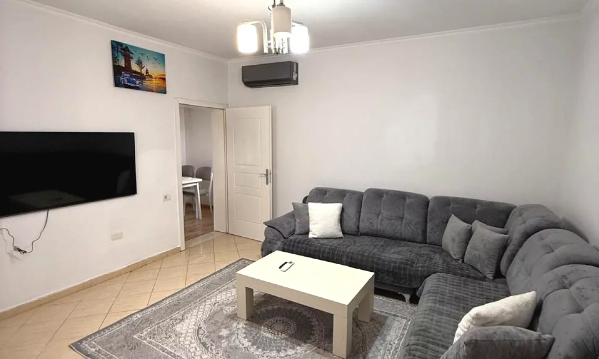 Shtepi me qera Shtepi Private ne Tirane, 2+1, Mobilimi E mobiluar, Pagesa 40,000  Leke.