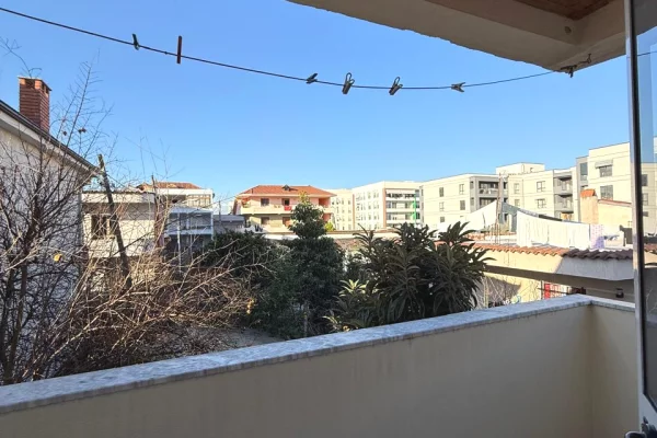 Shtepi me qera Shtepi Private ne Tirane, 2+1, Mobilimi E mobiluar, Pagesa 40,000  Leke.