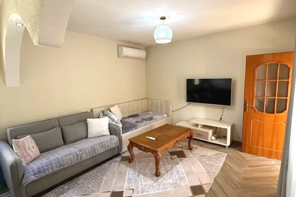 Shtepi me qera Shtepi Private ne Tirane, 2+1, Mobilimi E mobiluar, Pagesa 40,000  Leke.