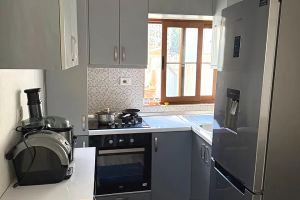 Shtepi me qera Shtepi Private ne Tirane, 2+1, Mobilimi E mobiluar, Pagesa 40,000  Leke.