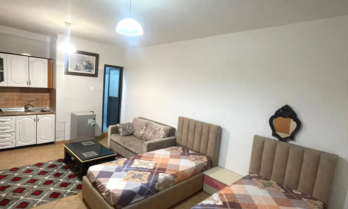 Jepet me qira Garsoniere ne Kinostudio Tirane.