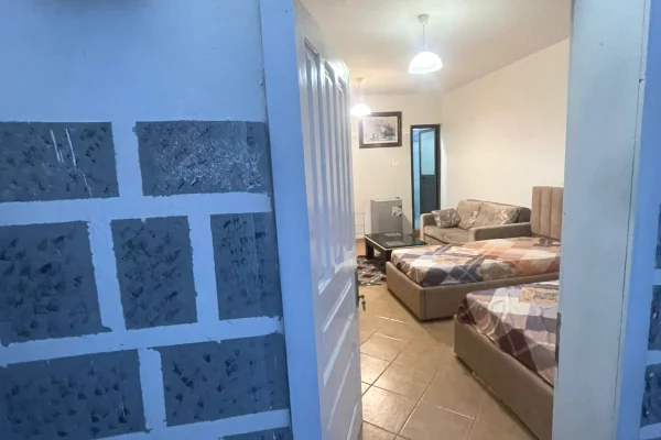 Jepet me qira Garsoniere ne Kinostudio Tirane.