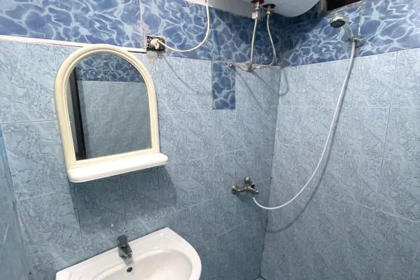 Jepet me qira Garsoniere ne Kinostudio Tirane.