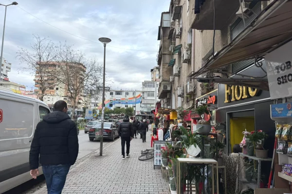 Ambient biznesi me qera 1+1 ne Tirane - 33,000 Leke