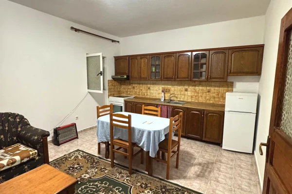 Casa privata/Indipendente in affitto a Tirana 2+1, Arredato