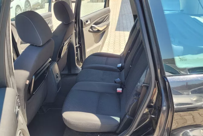Makina ne shitje  ne Tirane - 2,900 Euro