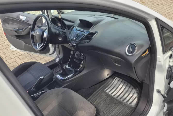 Makina ne shitje ne Tirane - 4,500 Euro