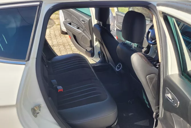 Makina ne shitje ne Tirane - 3,900 Euro