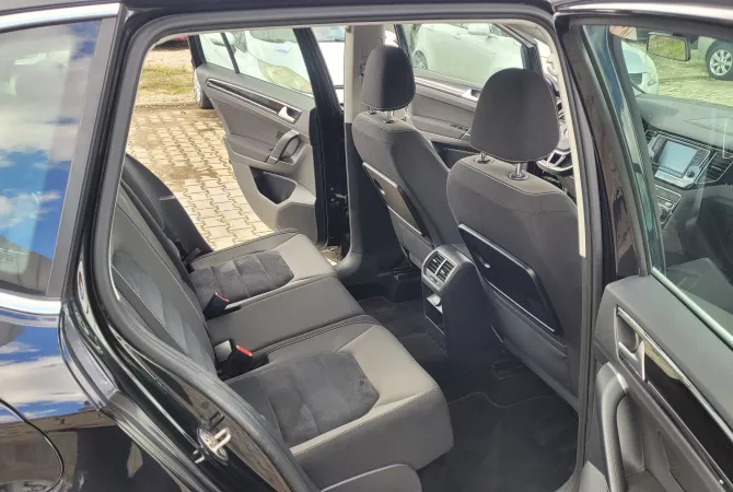 Makina ne shitje ne Tirane - 8,400 Euro