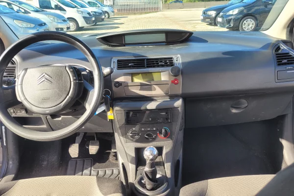 Cars for sale in Tirana - 2,800 Euro