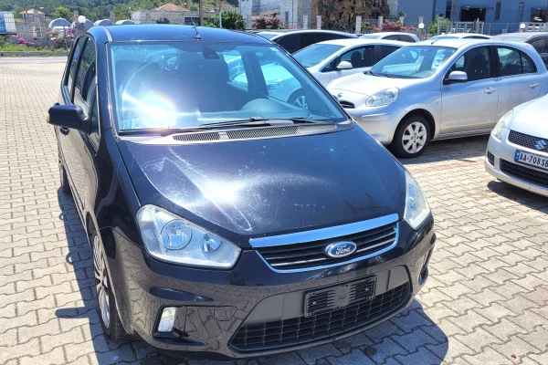 Makina ne shitje ne Tirane - 2,800 Euro
