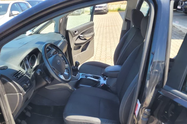 Makina ne shitje ne Tirane - 2,800 Euro