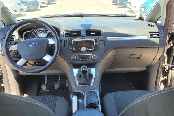 Makina ne shitje ne Tirane - 2,800 Euro