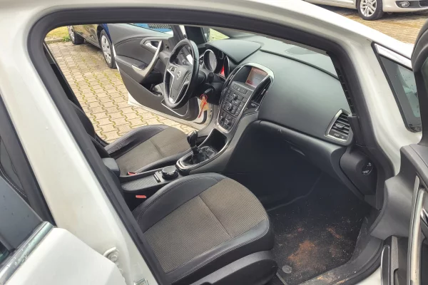 Makina ne shitje  ne Tirane - 3,900 Euro