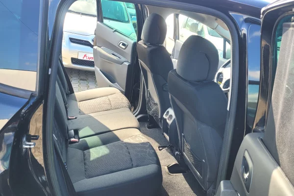 Makina ne shitje ne Tirane - 4,500 Euro