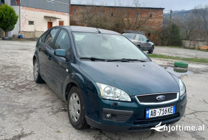 Makina ne shitje ne Tirane - 2,900 Euro