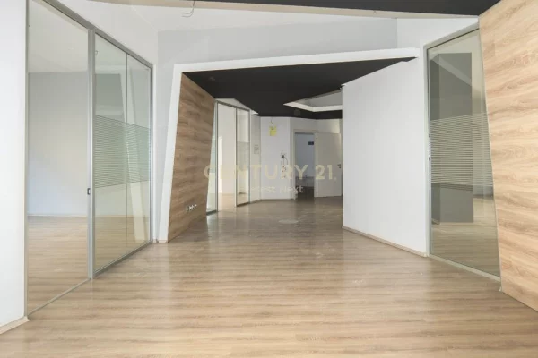 Ambient biznesi me qera 7+1 ne Tirane - 11,020 Euro