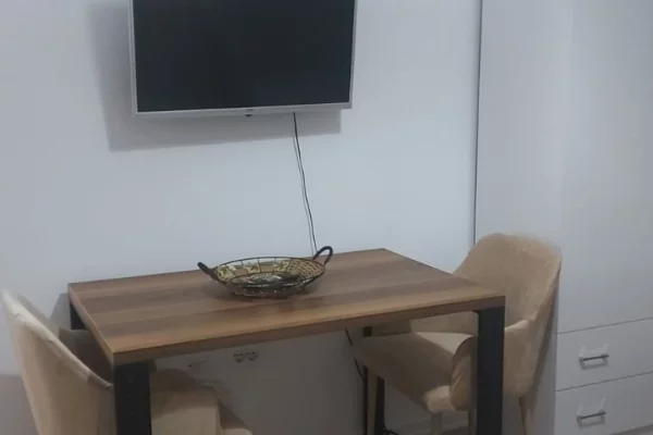 Shtepi me qera Garsoniere ne Tirane - 300 Euro