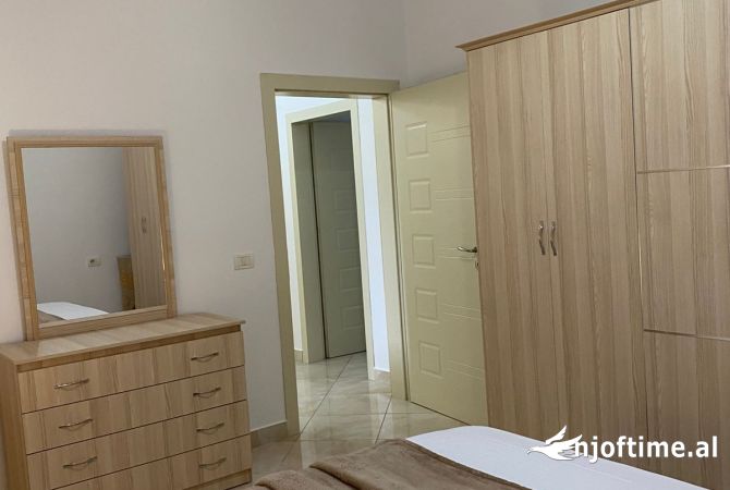 Shtepi me qera Apartament ne Tirane, 1+1, Mobilimi E mobiluar, Pagesa 400  Euro.