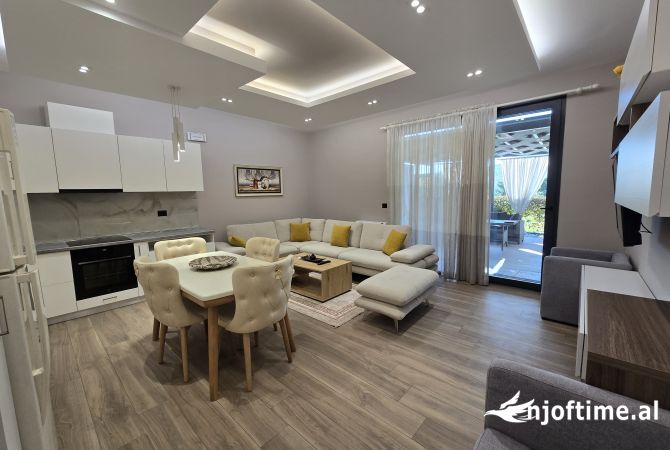 Shtepi me qera Apartament ne Tirane, 2+1, Mobilimi E mobiluar, Pagesa 1,700  Euro.