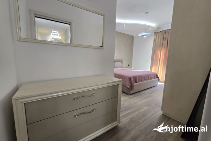 Shtepi me qera Apartament ne Tirane, 2+1, Mobilimi E mobiluar, Pagesa 1,700  Euro.