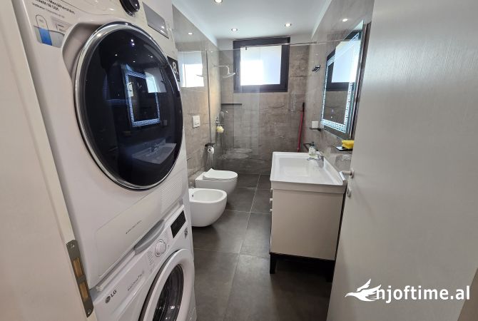 Shtepi me qera Apartament ne Tirane, 2+1, Mobilimi E mobiluar, Pagesa 1,700  Euro.