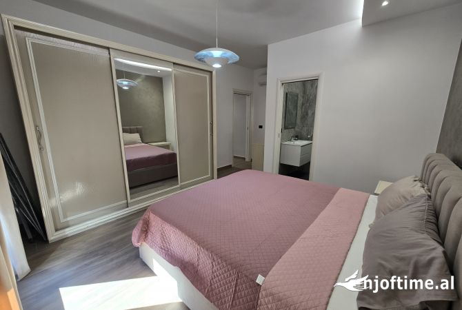Shtepi me qera Apartament ne Tirane, 2+1, Mobilimi E mobiluar, Pagesa 1,700  Euro.