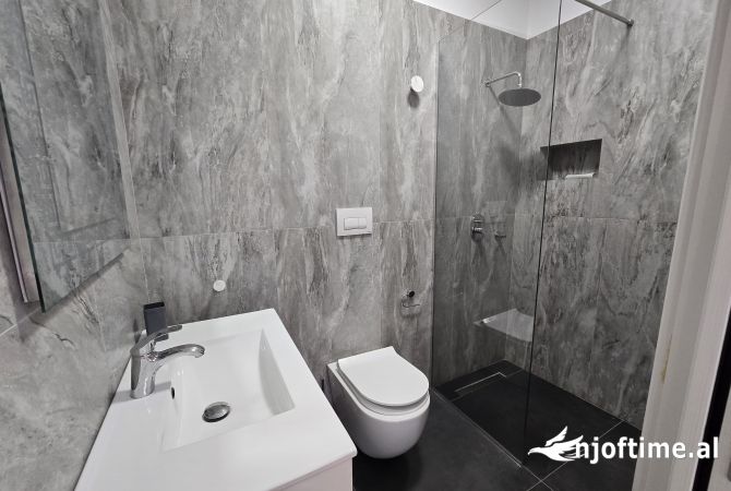 Shtepi me qera Apartament ne Tirane, 2+1, Mobilimi E mobiluar, Pagesa 1,700  Euro.