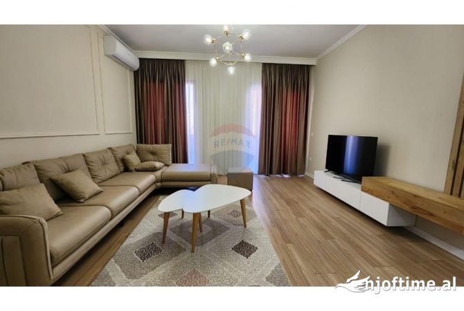 Shtepi me qera 2+1 ne Tirane - 1,400 Euro