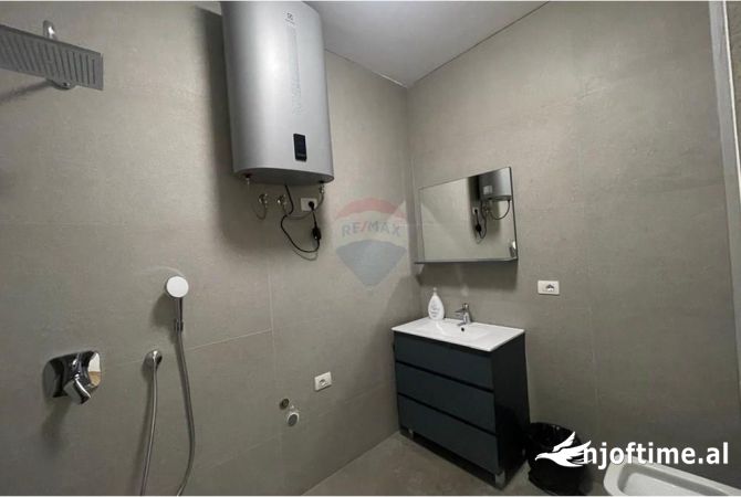 Zyre per qira  Rruga e Kosovareve.