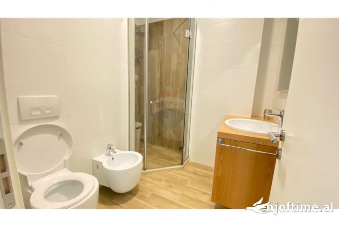 Shtepi me qera Apartament ne Tirane, 2+1, Mobilimi E mobiluar, Pagesa 900  Euro.